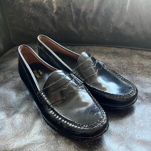 Woman’s Whitney Weejuns Loafer - Size 9M
